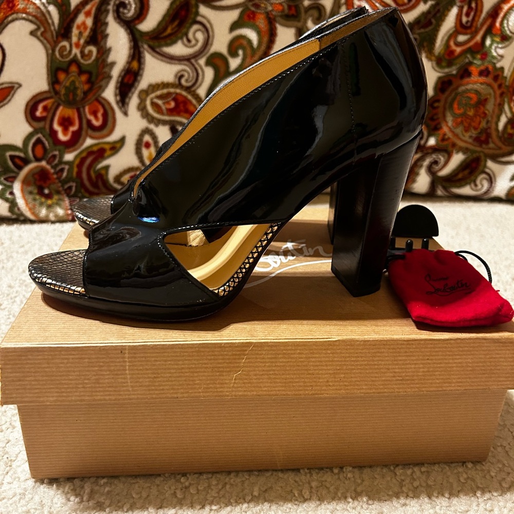 Christian Louboutin Consigned Patent peep toe 4” heel size 41